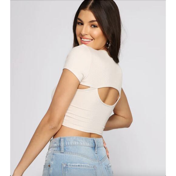 Windsor M Red Ribbed Cutout Sweetheart Short Sleeve Crew Neck Crop Top - Picture 5 of 9